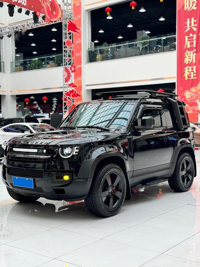Land Rover Defender 2023, 3 л турбо, автомат, полный, пробег 31 000 км — авто из Китая с пробегом