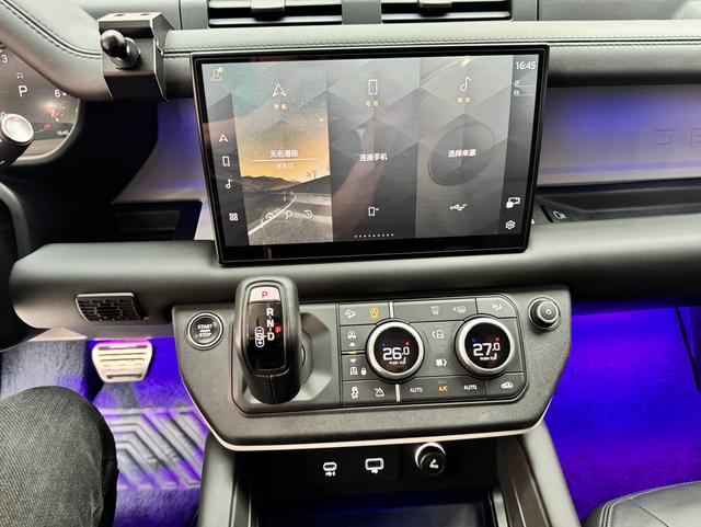 Land Rover Defender 2023, фото 17