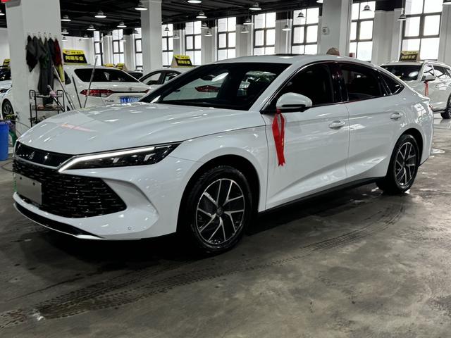 BYD Qin L DM 2024, 1.5 л, вариатор (CVT), передний, пробег 19 000 км — авто из Китая с пробегом