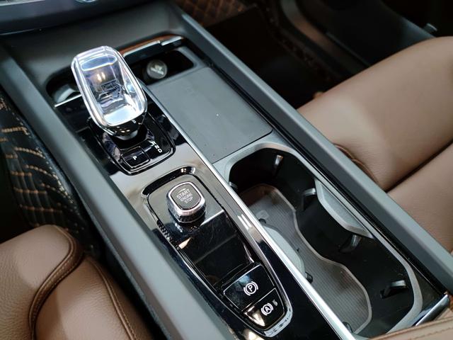 Volvo XC60 2025, фото 14