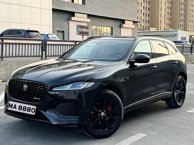 Jaguar F-PACE 2023, 2 л турбо, автомат, полный, пробег 37 000 км — авто из Китая с пробегом