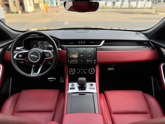 Jaguar F-PACE 2023, фото 5
