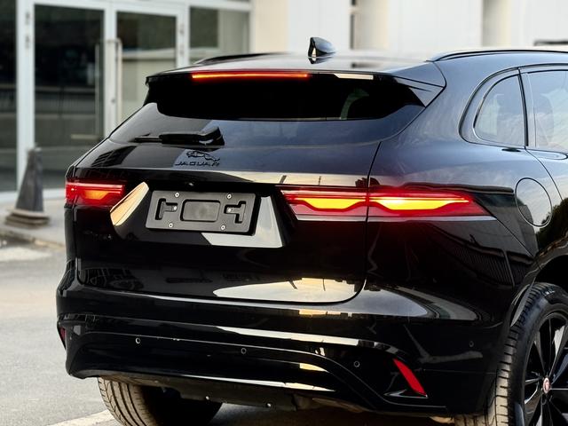 Jaguar F-PACE 2023, фото 11