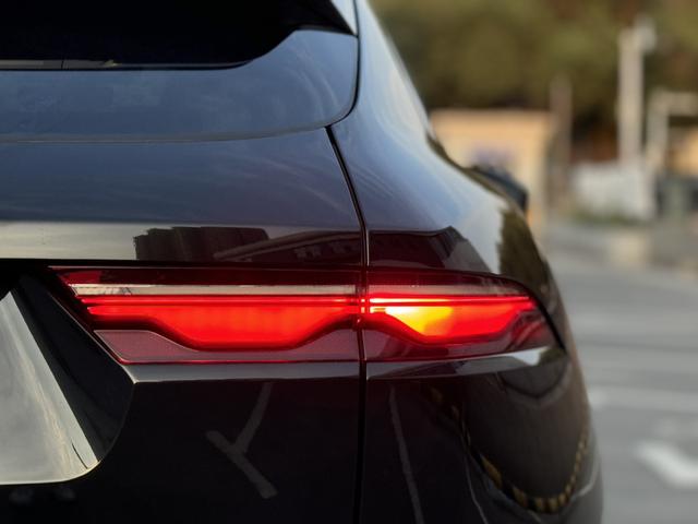 Jaguar F-PACE 2023, фото 12