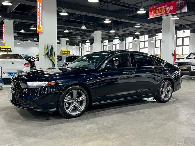 Honda Accord 2024, 2 л, вариатор (CVT), передний, пробег 27 000 км — авто из Китая с пробегом