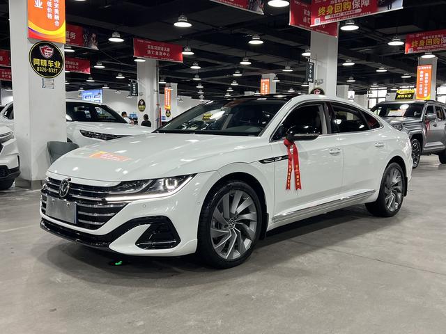 Volkswagen CC 2023, 2 л турбо, робот (DCT), передний, пробег 26 000 км — авто из Китая с пробегом