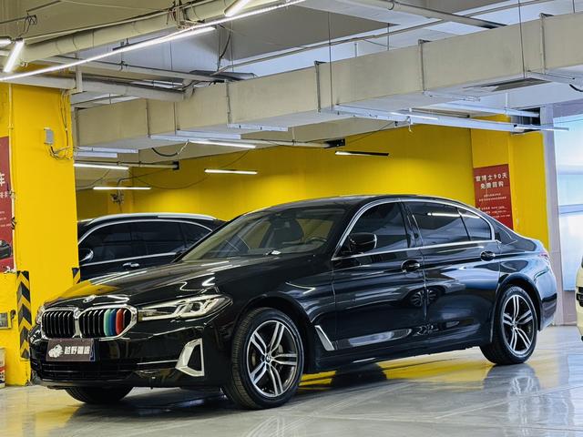 BMW 5 2022, 2 л турбо, автомат, задний, пробег 70 000 км — авто из Китая с пробегом