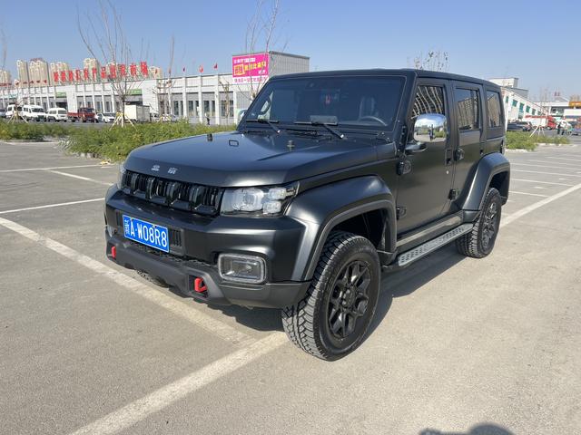 Beijing BJ40 2024, 2 л турбо, автомат, полный, пробег 10 000 км — авто из Китая с пробегом