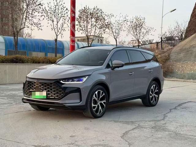BYD Tang 2025, 1.5 л турбо, вариатор (CVT), передний, пробег 30 000 км — авто из Китая с пробегом