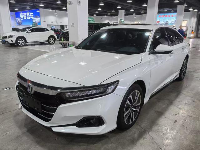 Honda Accord 2022, 2 л, вариатор (CVT), передний, пробег 60 000 км — авто из Китая с пробегом