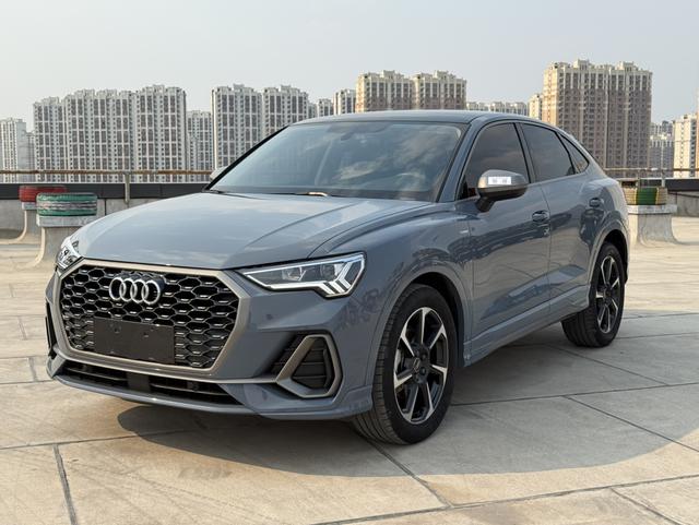 Audi Q3 Sportback 2022, 2 л турбо, робот (DCT), передний, пробег 28 000 км — авто из Китая с пробегом