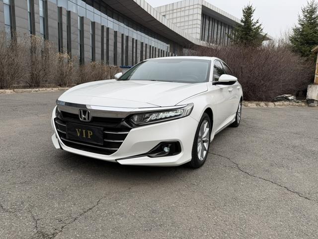 Honda Accord 2022, 1.5 л турбо, вариатор (CVT), передний, пробег 20 000 км — авто из Китая с пробегом