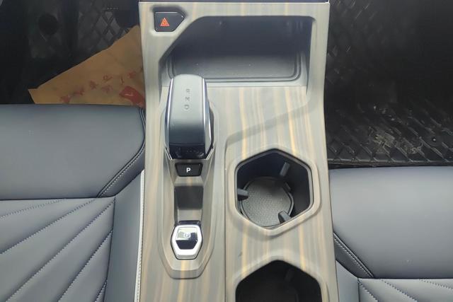 Geely Boyue L 2023, фото 16