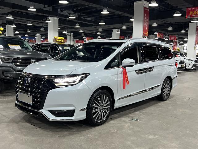 Honda Elysion 2024, 2 л, вариатор (CVT), передний, пробег 14 000 км — авто из Китая с пробегом