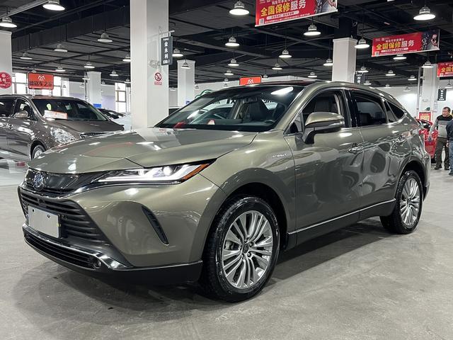 Toyota Harrier 2023, 2.5 л, вариатор (CVT), полный, пробег 28 000 км — авто из Китая с пробегом
