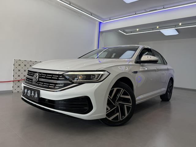 Volkswagen Jetta 2023, 1.2 л турбо, робот (DCT), передний, пробег 38 000 км — авто из Китая с пробегом