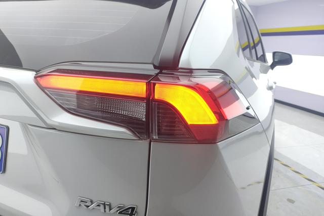 Toyota RAV4 2022, фото 8