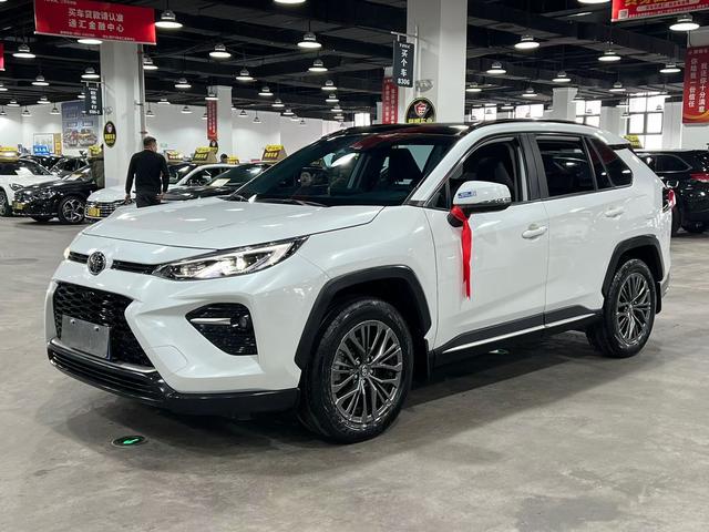 Toyota Weilan 2024, 2 л, вариатор (CVT), передний, пробег 58 000 км — авто из Китая с пробегом
