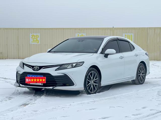 Toyota Camry 2023, 2.5 л, автомат, передний, пробег 70 000 км — авто из Китая с пробегом