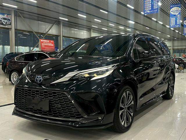 Toyota Grevia 2022, 2.5 л, вариатор (CVT), передний, пробег 50 000 км — авто из Китая с пробегом