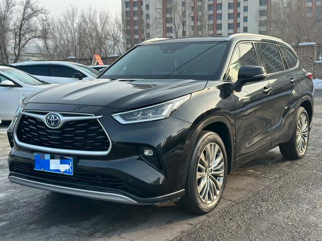 Toyota Haval 2024, 2.5 л, вариатор (CVT), полный, пробег 63 000 км — авто из Китая с пробегом