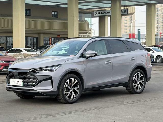 BYD Tang 2025, 1.5 л турбо, вариатор (CVT), передний, пробег 11 000 км — авто из Китая с пробегом