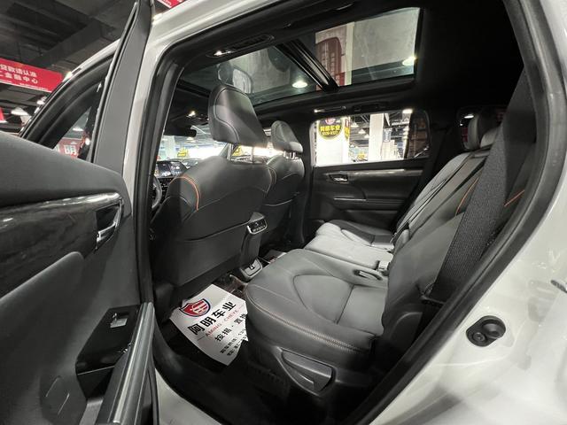 Toyota Crown 2024, фото 5