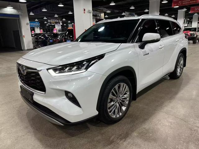 Toyota Haval 2023, 2.5 л, вариатор (CVT), полный, пробег 20 000 км — авто из Китая с пробегом