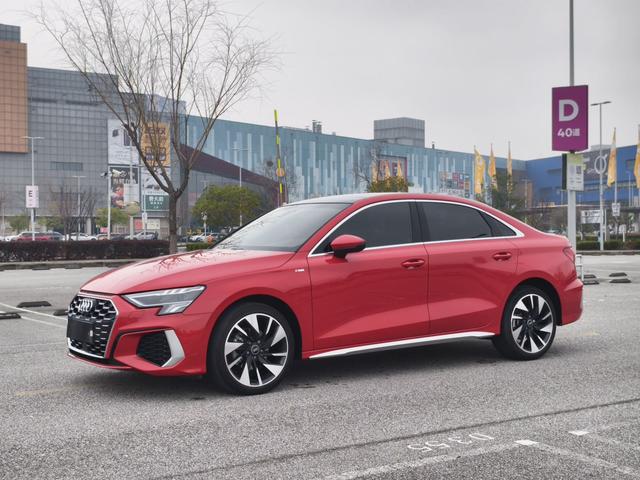 Audi A3 2023, 1.4 л турбо, робот (DCT), передний, пробег 18 000 км — авто из Китая с пробегом
