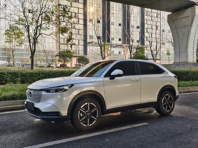 Honda Vezel 2023, 1.5 л, вариатор (CVT), передний, пробег 30 000 км — авто из Китая с пробегом