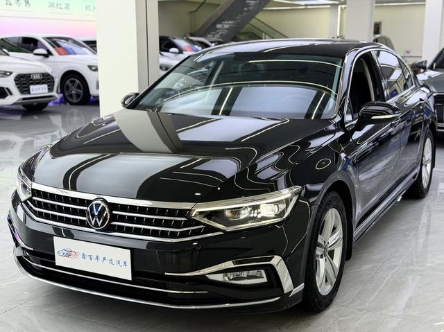 Volkswagen Passat 2024, 1.4 л турбо, робот (DCT), передний, пробег 34 000 км — авто из Китая с пробегом