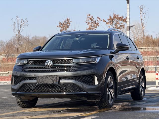 Volkswagen Tiguan 2024, 2 л турбо, робот (DCT), полный, пробег 35 000 км — авто из Китая с пробегом