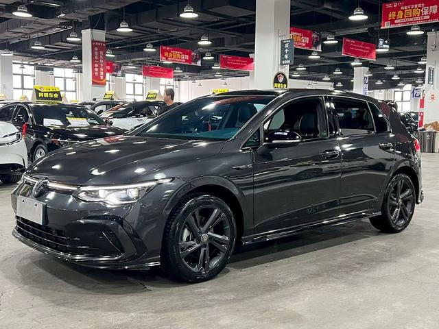 Volkswagen Golf 2023, 1.4 л турбо, робот (DCT), передний, пробег 27 000 км — авто из Китая с пробегом