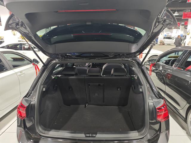 Volkswagen Golf 2023, фото 15