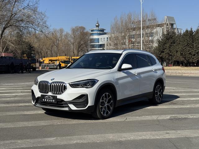 BMW X1 2022, 2 л турбо, робот (DCT), передний, пробег 35 000 км — авто из Китая с пробегом
