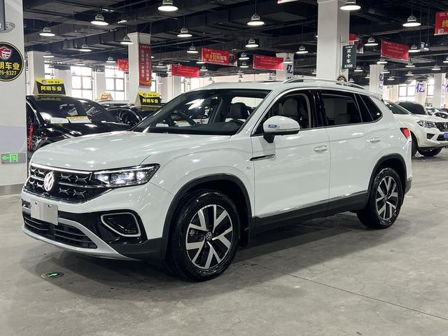Volkswagen Tayron 2023, 2 л турбо, робот (DCT), передний, пробег 33 000 км — авто из Китая с пробегом