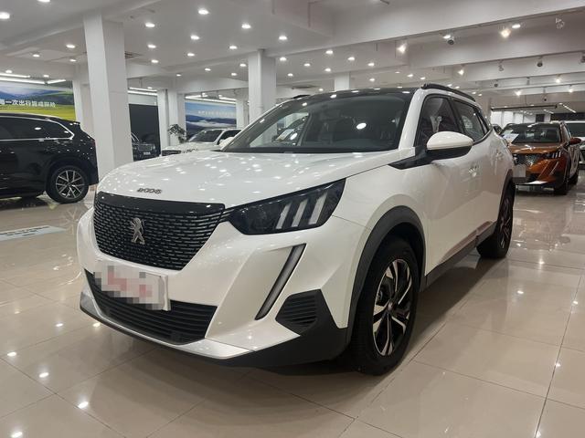 Peugeot 2008 2022, 1.2 л турбо, робот (DCT), передний, пробег 100 км — авто из Китая с пробегом