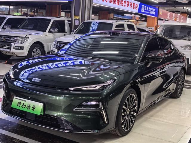 Geely Galaxy Star 8 2025, 1.5 л турбо, 3-ст. DHT (гибридный), передний, пробег 21 000 км — авто из Китая с пробегом