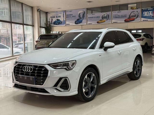 Audi Q3 2022, 1.4 л турбо, робот (DCT), передний, пробег 27 000 км — авто из Китая с пробегом