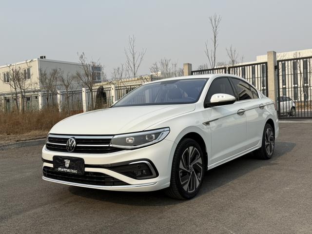 Volkswagen Bora 2023, 1.2 л турбо, робот (DCT), передний, пробег 50 000 км — авто из Китая с пробегом