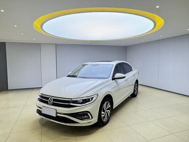 Volkswagen Bora 2023, 1.2 л турбо, робот (DCT), передний, пробег 7 000 км — авто из Китая с пробегом