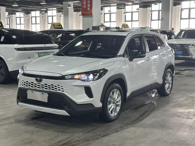 Toyota Corolla Cross 2026, 2 л, вариатор (CVT), передний, пробег 2 000 км — авто из Китая с пробегом
