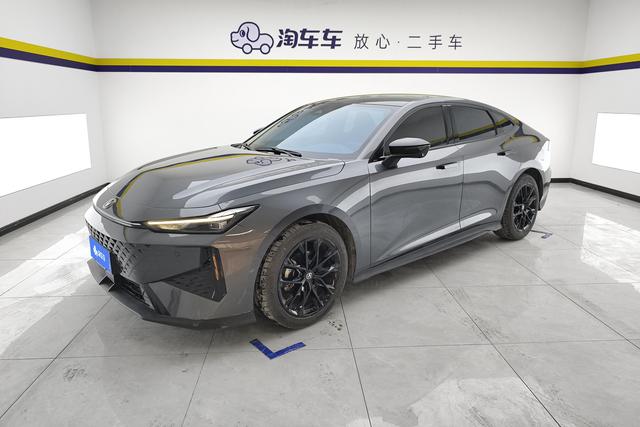 Changan UNI-V 2024, 1.5 л турбо, робот (DCT), передний, пробег 22 700 км — авто из Китая с пробегом