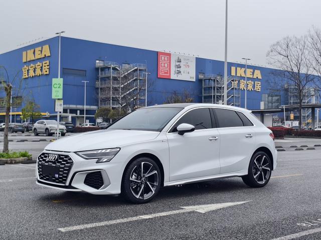 Audi A3 2023, 1.4 л турбо, робот (DCT), передний, пробег 14 000 км — авто из Китая с пробегом