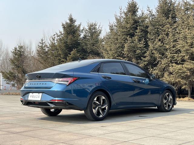 Hyundai Elantra 2022, фото 4