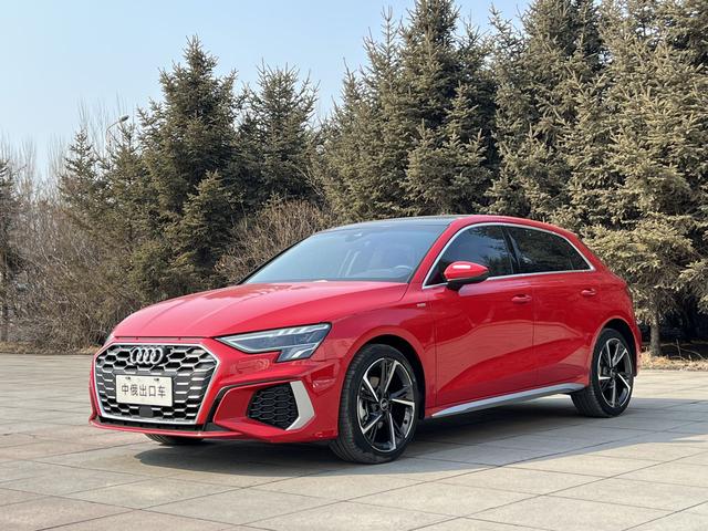 Audi A3 2023, 1.4 л турбо, робот (DCT), передний, пробег 26 000 км — авто из Китая с пробегом