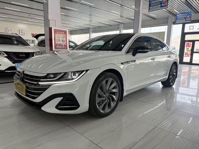 Volkswagen CC 2024, 2 л турбо, робот (DCT), передний, пробег 47 500 км — авто из Китая с пробегом