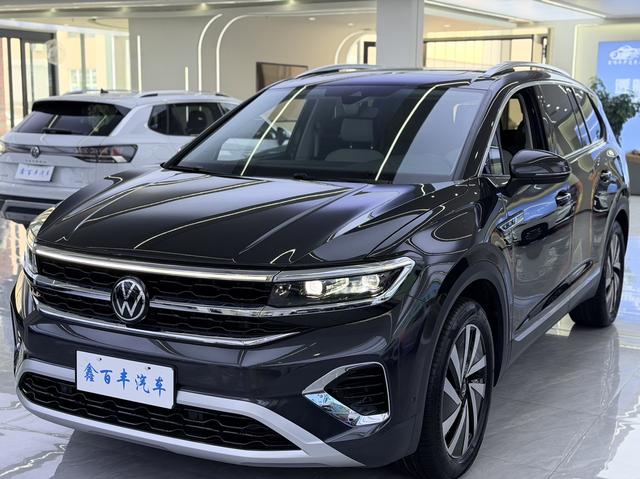 Volkswagen Tiguan 2023, 2 л турбо, робот (DCT), полный, пробег 33 000 км — авто из Китая с пробегом