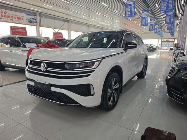 Volkswagen Tiguan 2024, 2 л турбо, робот (DCT), полный, пробег 30 000 км — авто из Китая с пробегом
