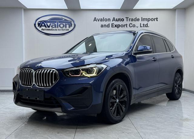 BMW X1 2022, 1.5 л турбо, робот (DCT), передний, пробег 30 000 км — авто из Китая с пробегом